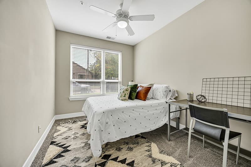 Park-Place-Waco-Model-Bedroom-02